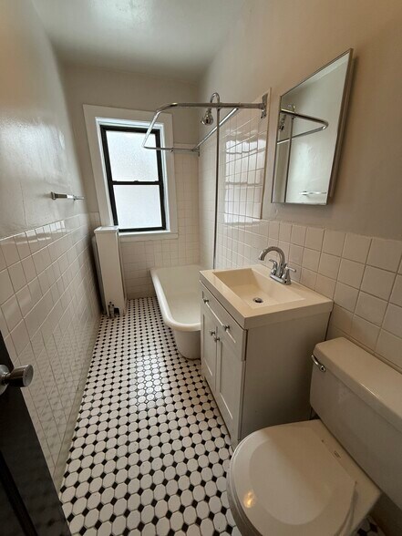 Building Photo - 5069 N Wolcott Ave