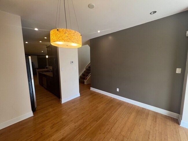 Building Photo - Beautiful 4 Bedroom/ 2.5 Bath with Integra...