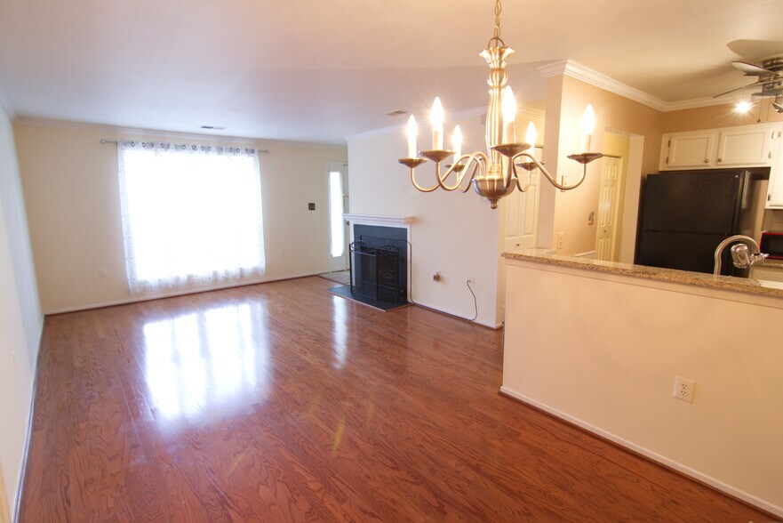 Building Photo - 7718B Lexton Pl