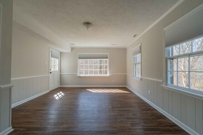 Building Photo - 123 Temple Cir