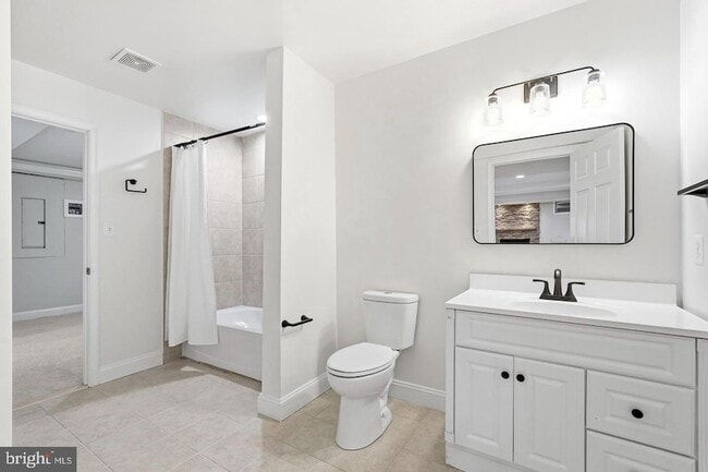 Building Photo - 19925 Interlachen Cir