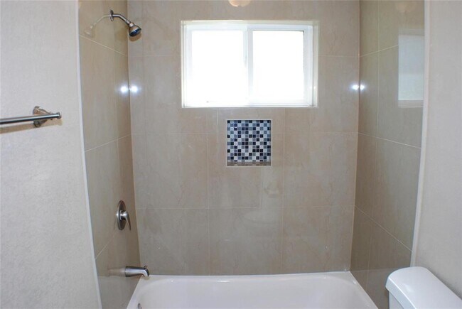 Building Photo - 227 Shiloh Dr