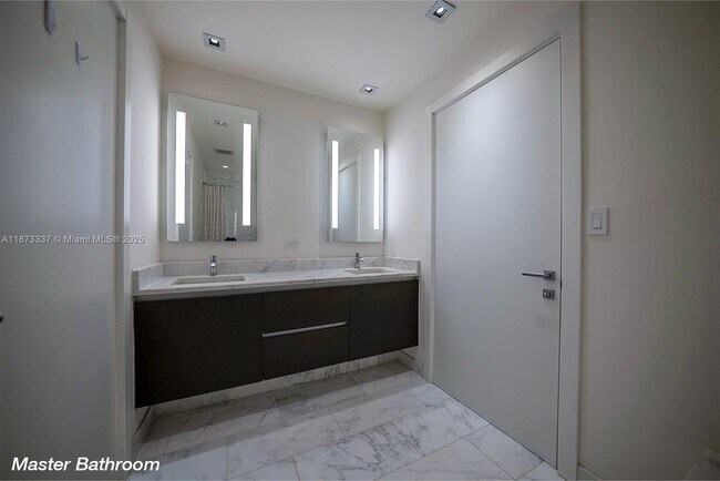 Building Photo - 1451 Brickell Ave