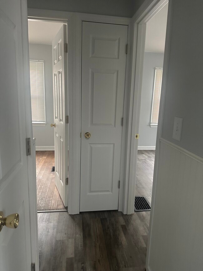 Building Photo - 1629 Kingston Rd