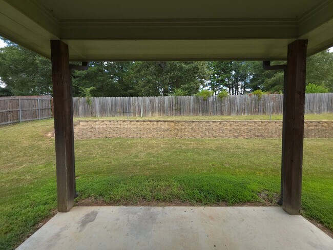Building Photo - BEAUTIFUL and SPACIOUS 3-bedroom, 2-bathro...