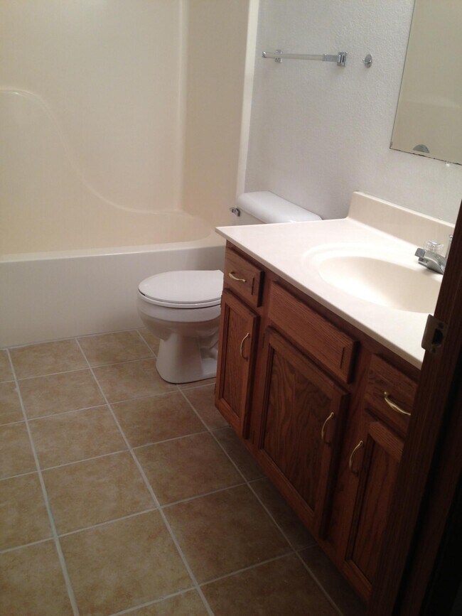 Building Photo - 2504 Carnation Dr