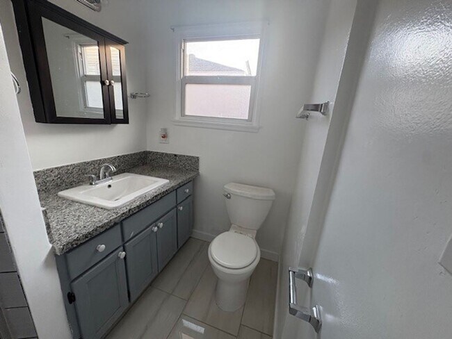 Building Photo - 903 WILCOX