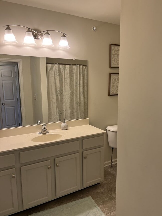 Building Photo - Beautiful like-new townhouse in Parkland school disctrict!