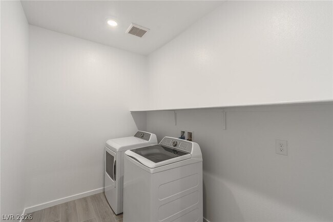 Building Photo - 9946 Kimura Hls Ave