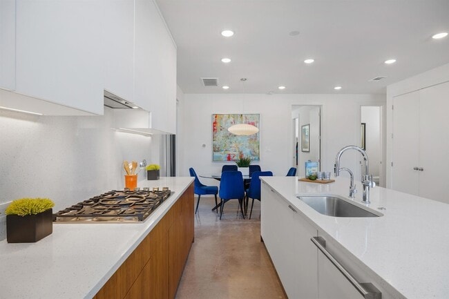 Building Photo - 480A Starlight Village Unit