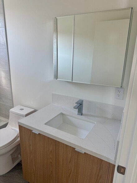 Building Photo - 2520 5th St