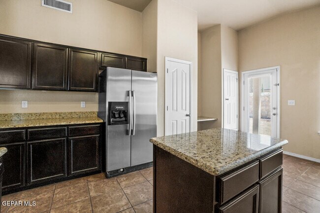 Building Photo - 2932 Pino Triste Dr