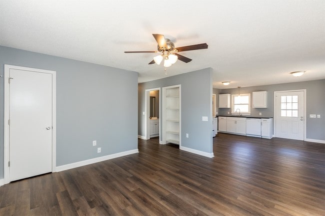 Building Photo - 700 Western Ave