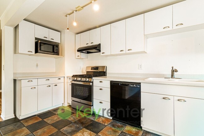 Building Photo - Comfort and Charm in This Bright 2-Bedroom...