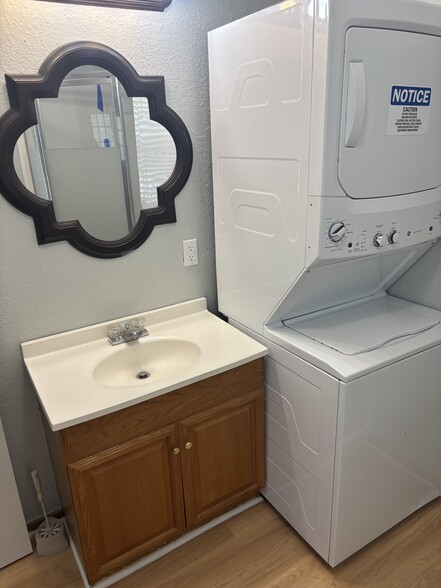 Building Photo - 194 N Centennial Ave