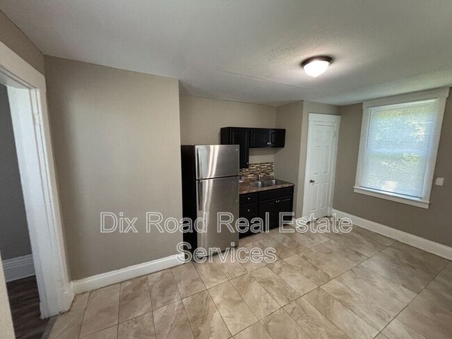 Building Photo - 545 Rockdale Ave