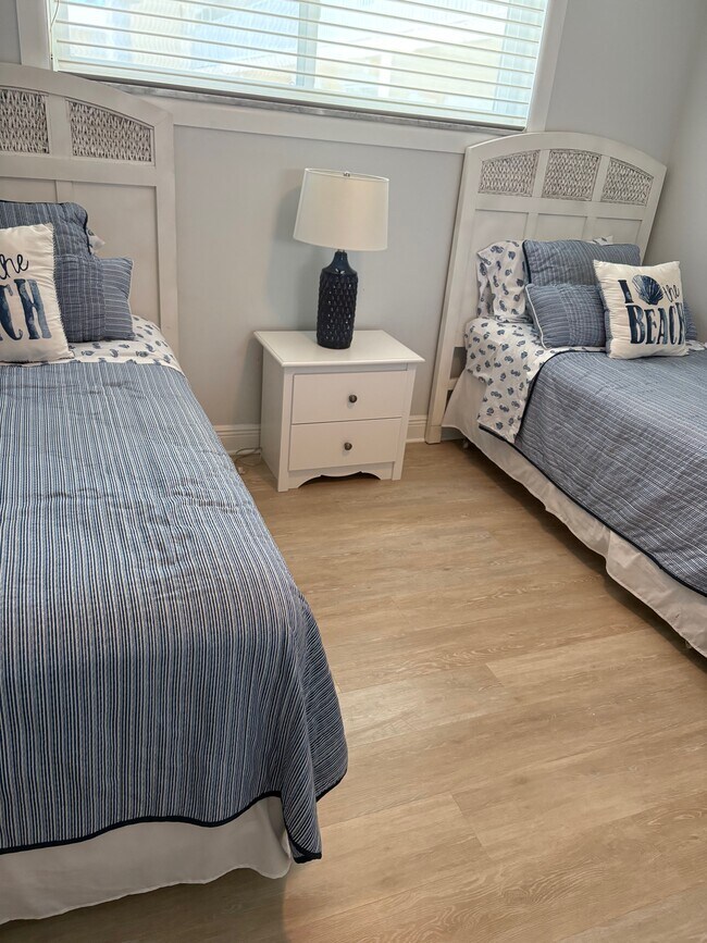 Building Photo - 1100 8th Ave S