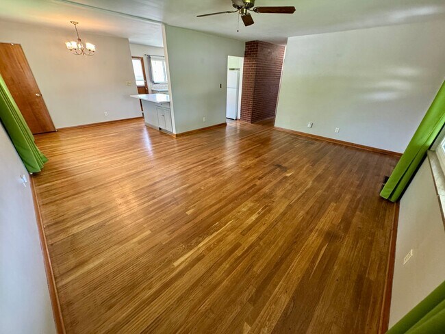 Building Photo - 3 Bedroom - Upper Arlington