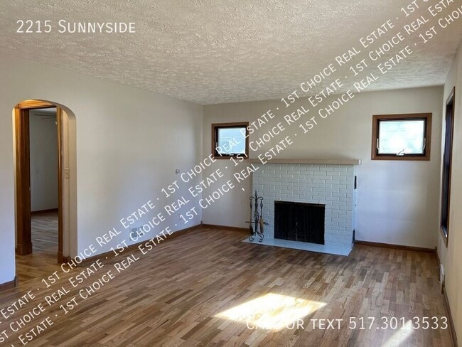 Building Photo - 2215 Sunnyside-