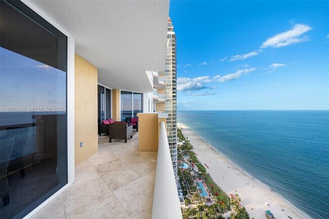 Building Photo - 17875 Collins Ave