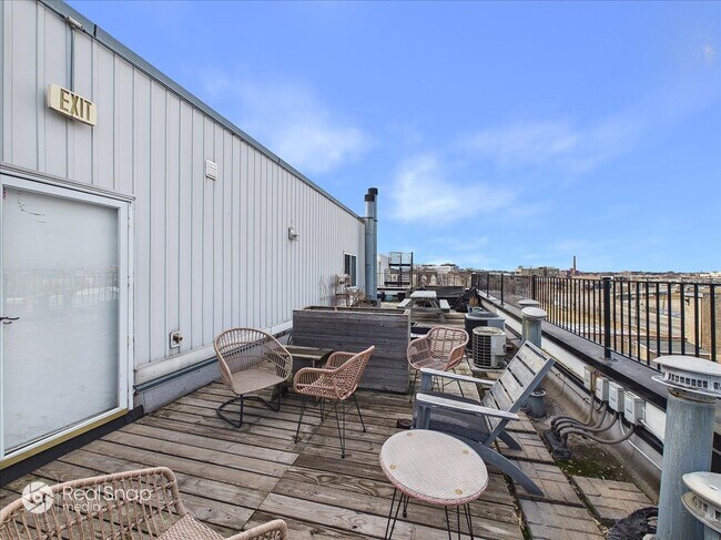 Building Photo - 2221 N Lister Ave