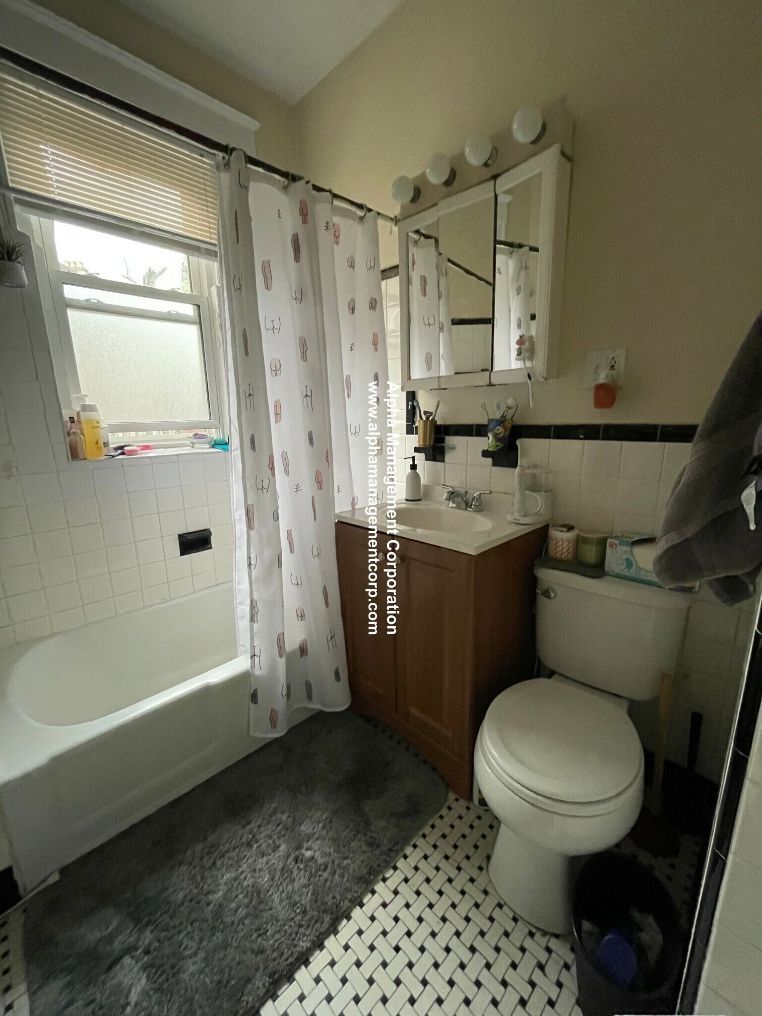 Building Photo - 208 Winthrop Rd