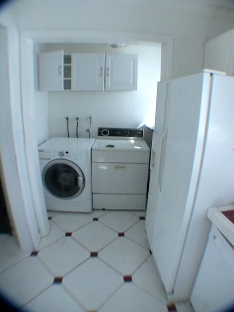 Laundry Alcove - 401 Sunshine Dr