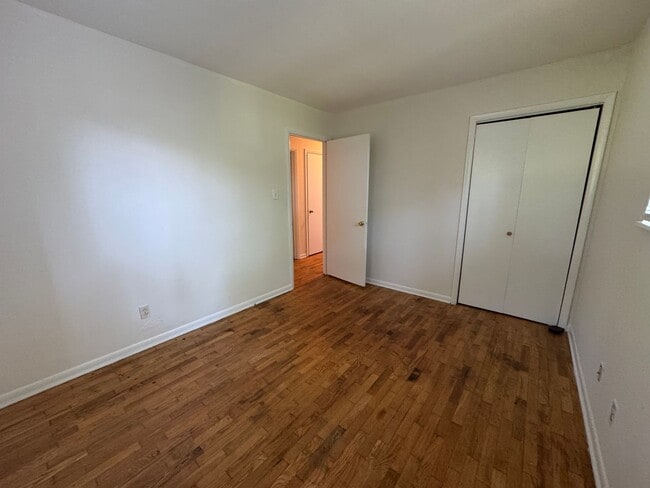 Building Photo - 942 W 33rd St