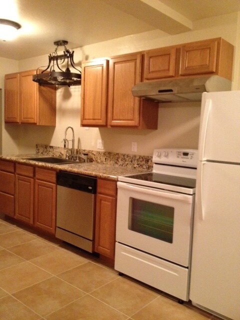 Building Photo - 2805 Fallbrook Ln