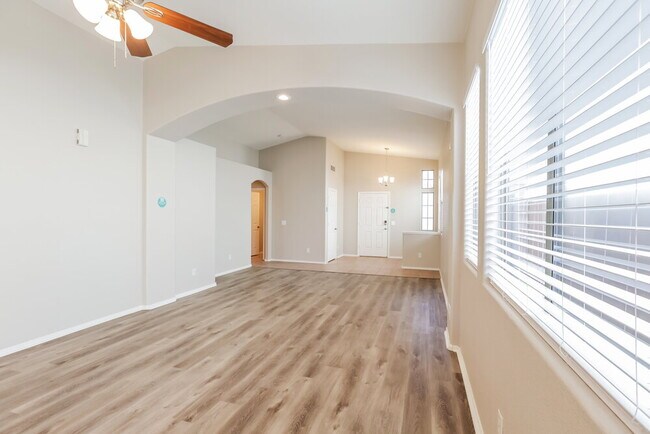 Building Photo - 4001 E Timberline Rd