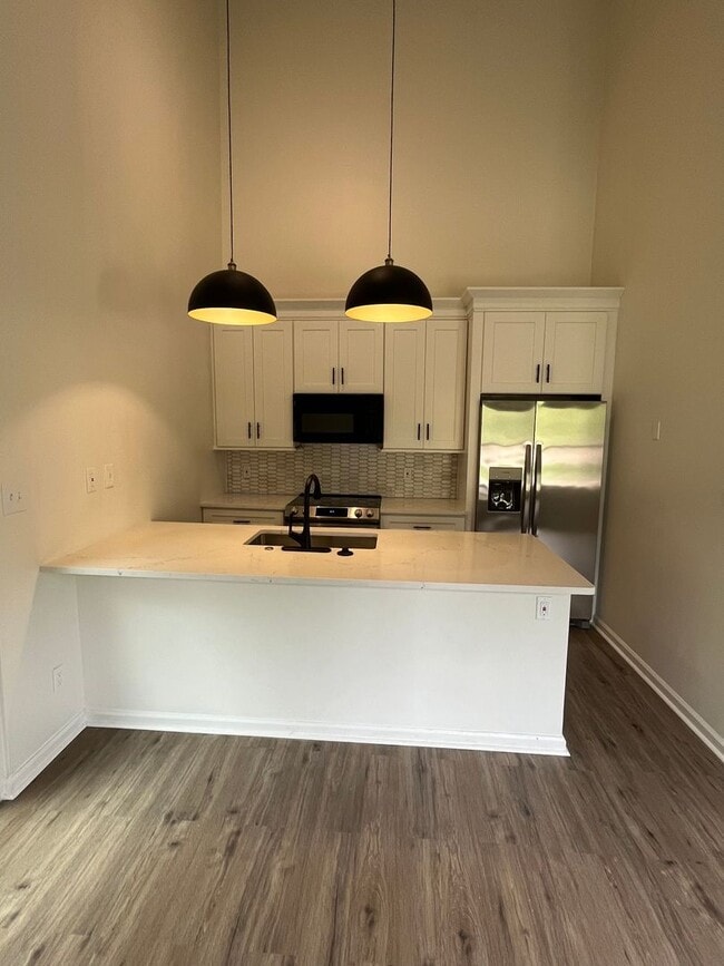 Building Photo - 3 Bed 3 Bath Condo Located in Golf Club Gated Community