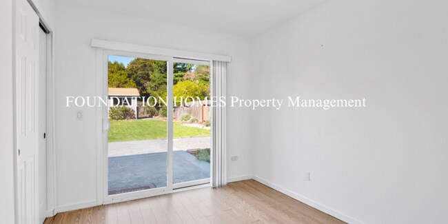 Building Photo - 151 Kenwood Ct