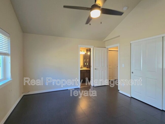Building Photo - 4716 Parker St