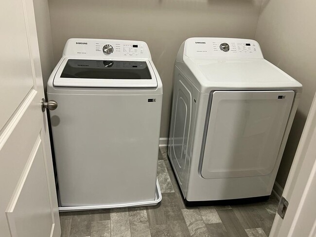 Building Photo - 5332 Fox Hl Ln