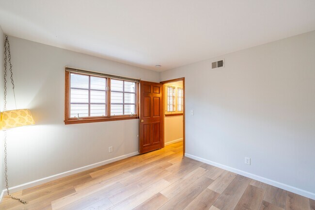 Building Photo - 26 Sausalito Cir E
