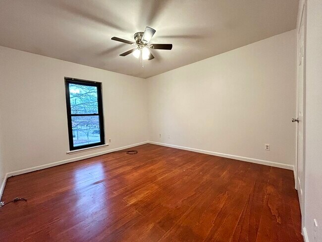 Building Photo - 1625 Merry Oaks Rd