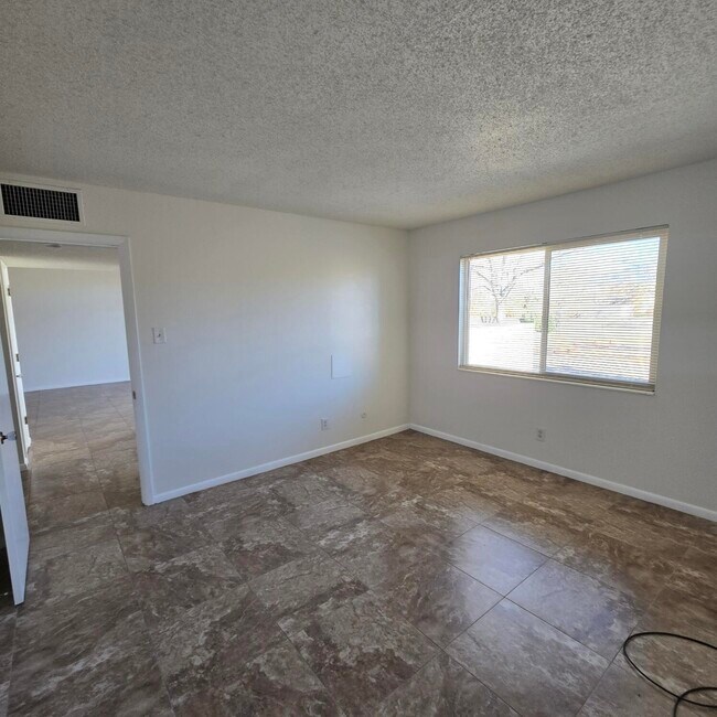 Building Photo - 1305 Rio Rancho Blvd SE