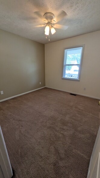 Building Photo - 629 Red Tip Cir