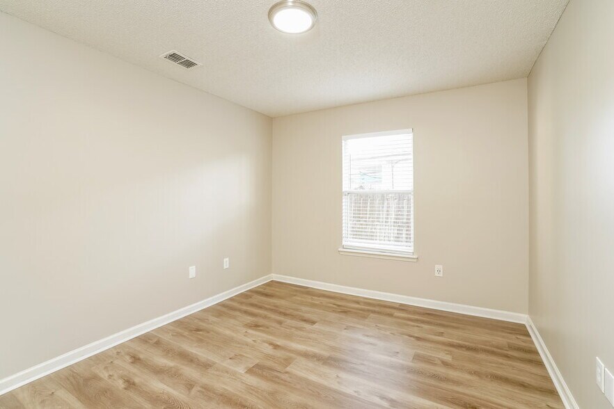 Building Photo - 2638 Fernleaf Dr