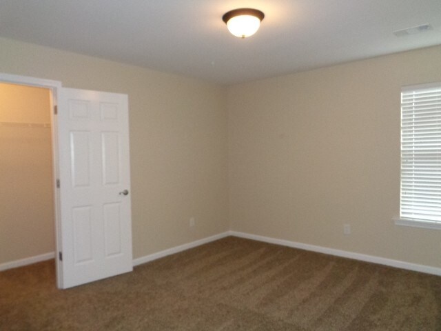 Building Photo - 319 Forest Bend Dr