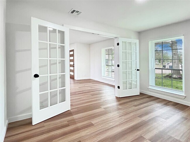 Building Photo - 9603 Philmont Dr