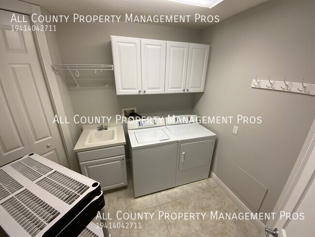 Building Photo - 5207 Manorwood Dr