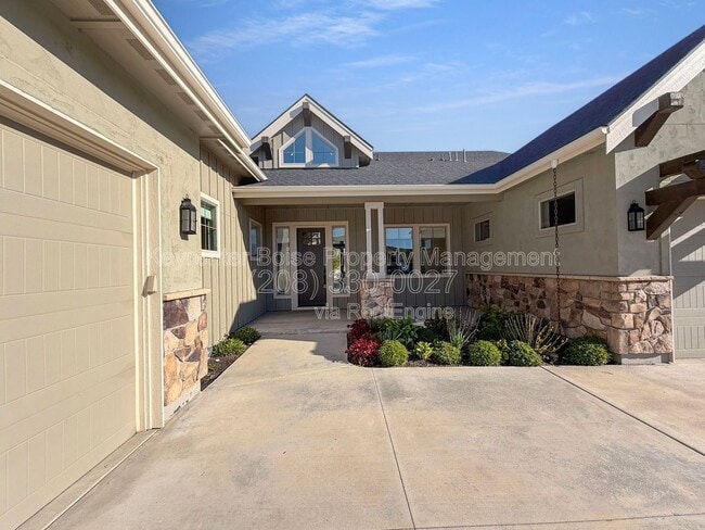Building Photo - 8368 W Sparks Lake Dr