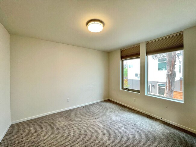 Building Photo - Great Townhome for rent