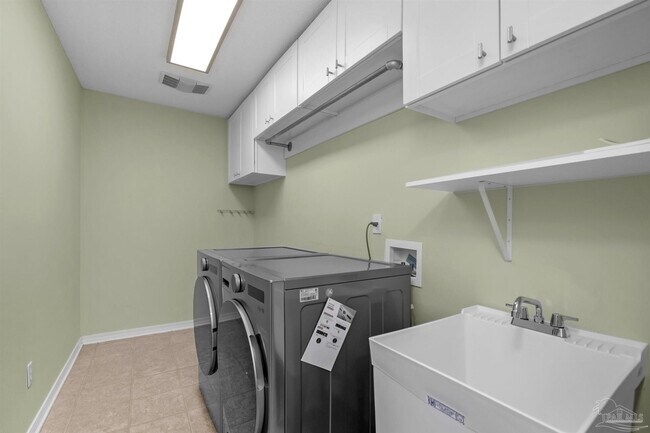 Building Photo - 2081 Seagrape Dr