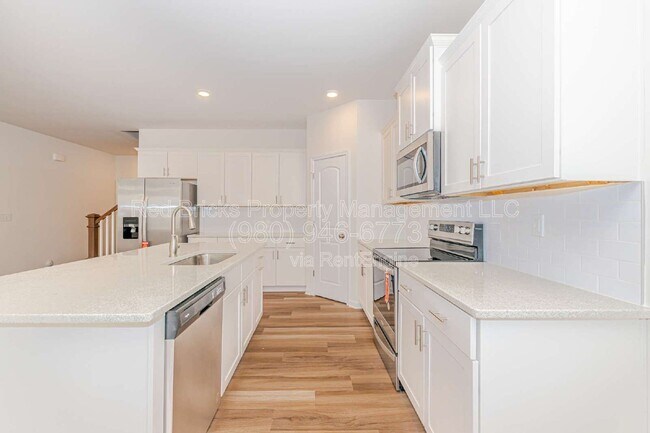 Building Photo - 317 Planters Trace Ln