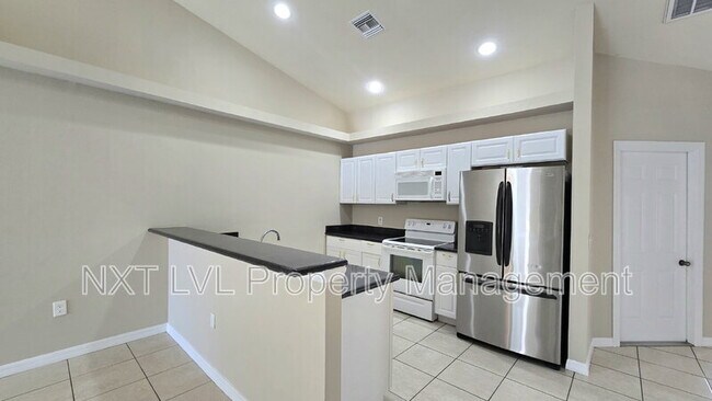 Building Photo - 303 NE 24th Ave