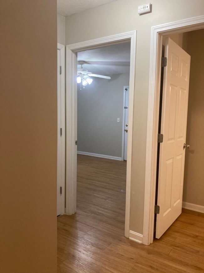 Building Photo - LOCATION LOCATION Location!  Close to Baptist Health Hospital, Shopping, & More