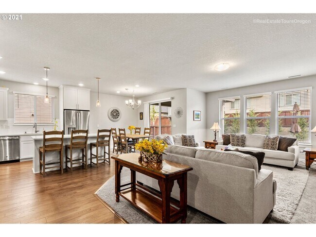 Building Photo - Stunning 3BD Home in Ridgefield!  Gourmet Kitchen & High End Finishes!
