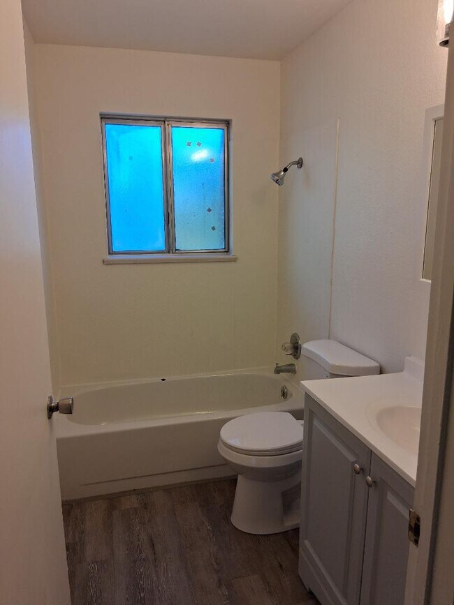 Building Photo - 573 Dawn Ct